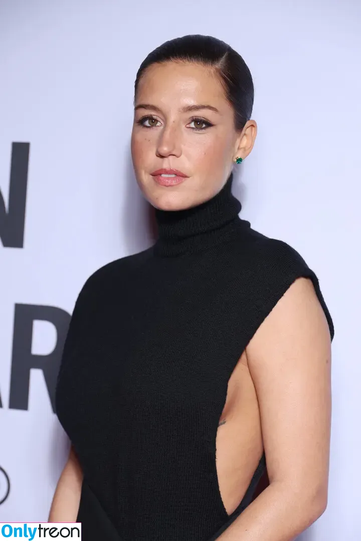Adele Exarchopoulos nude photo #0283 (adeleexarchopoulos)