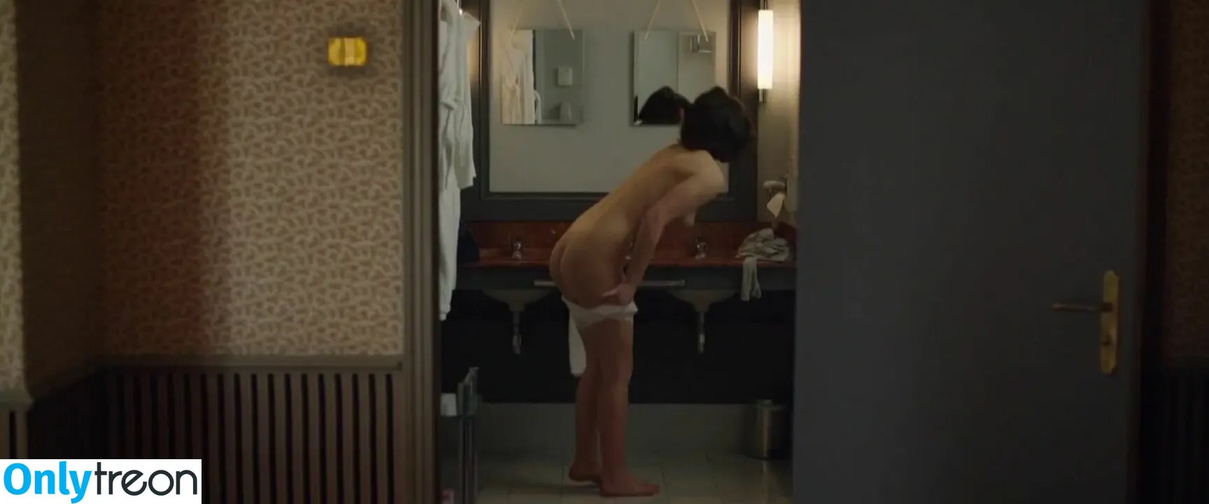 Adele Exarchopoulos nude photo #0360 (adeleexarchopoulos)
