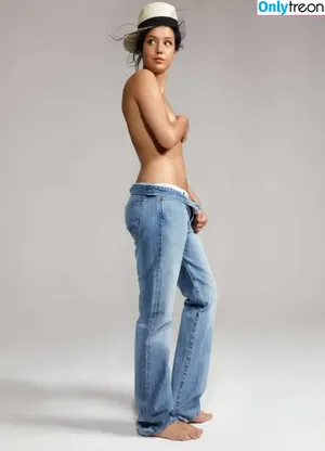 Adèle Exarchopoulos / adeleexarchopoulos / adeleexaroff nude photo #0091