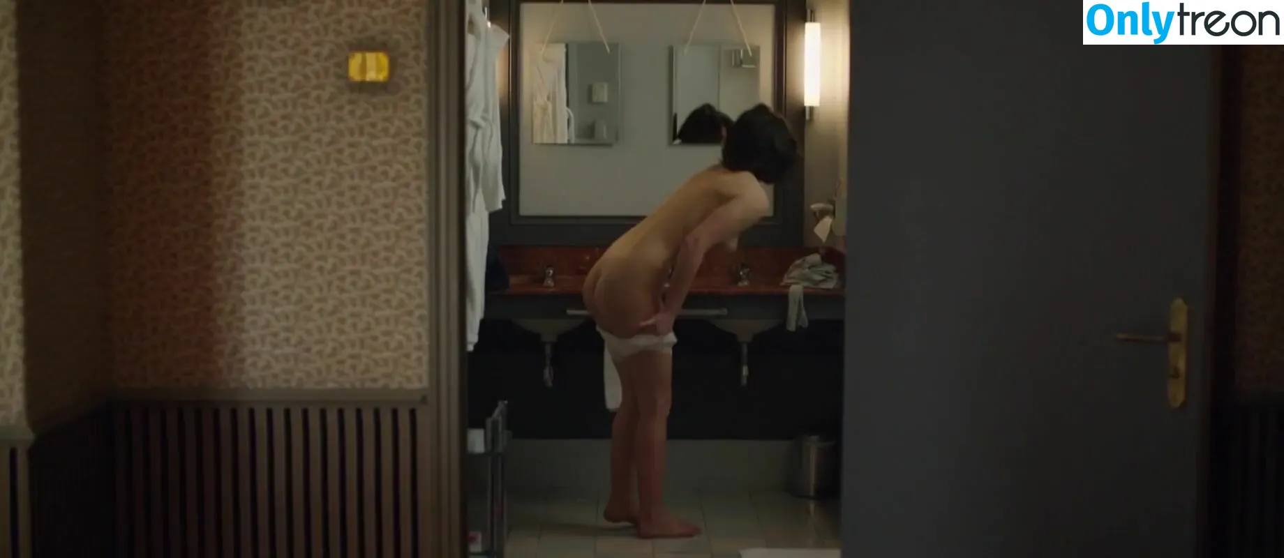 Adèle Exarchopoulos nude photo #0092 (adeleexarchopoulos / adeleexaroff)