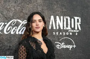 Adria Arjona / adriaarjona фото голая #0385