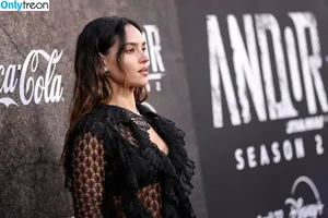 Adria Arjona / adriaarjona фото голая #0391