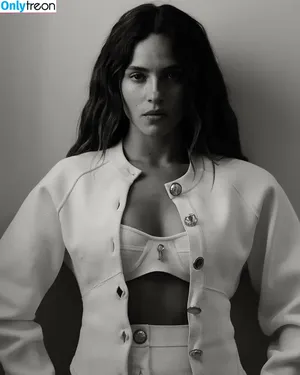 Adria Arjona / adriaarjona фото голая #0472