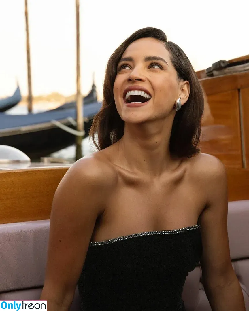 Adria Arjona nude photo #0101 (adriaarjona)