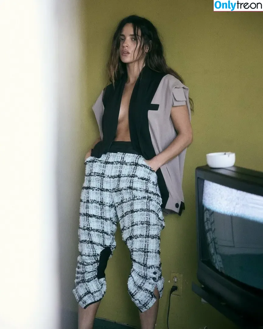 Adria Arjona nude photo #0423 (adriaarjona)