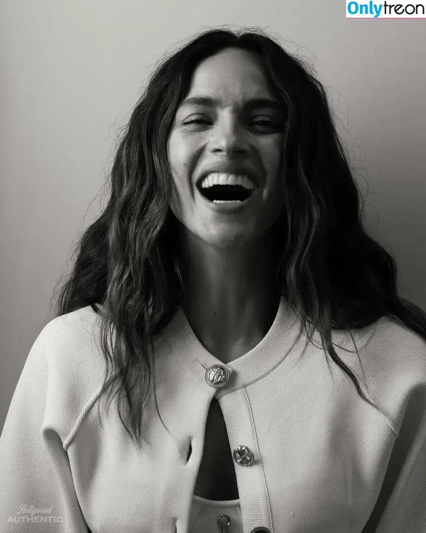 Adria Arjona голая photo #0441 (adriaarjona)