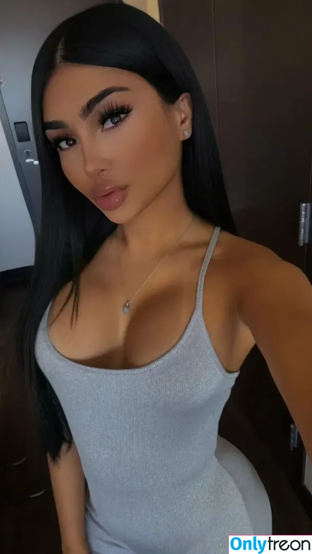 adriababyxo nude photo #0017 (adriababyxo)