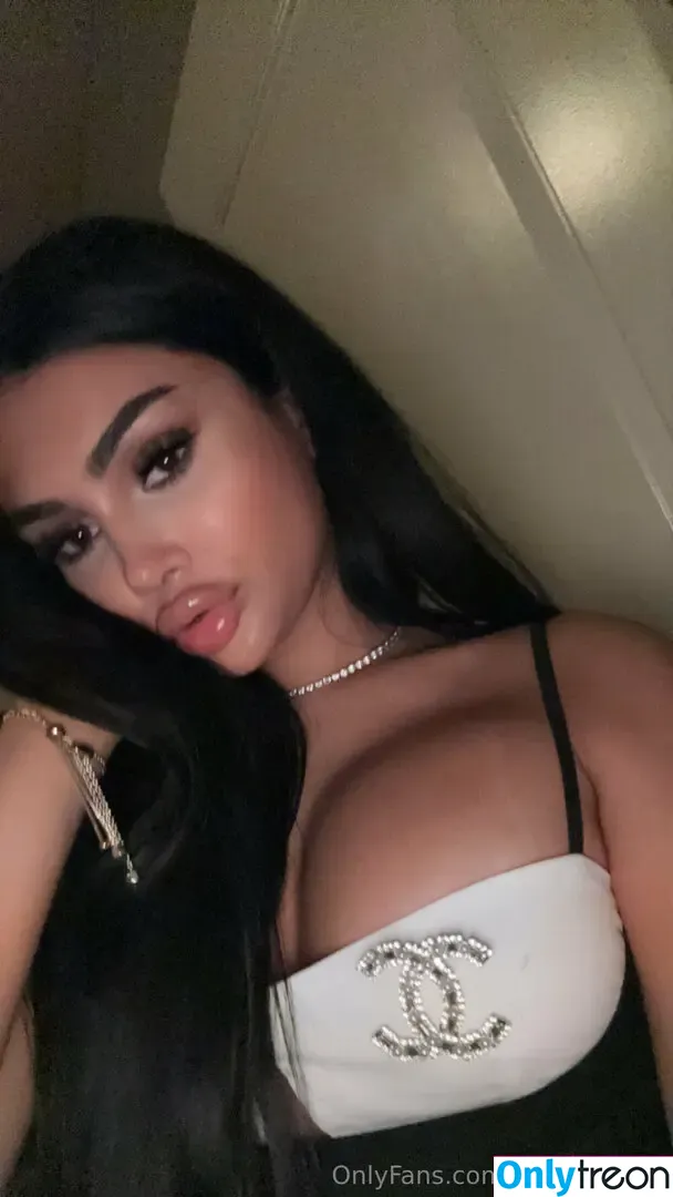 adriababyxo nude photo #0051 (adriababyxo)