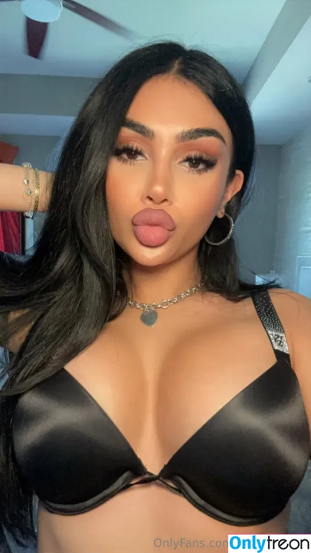 adriababyxo nude photo #0059 (adriababyxo)