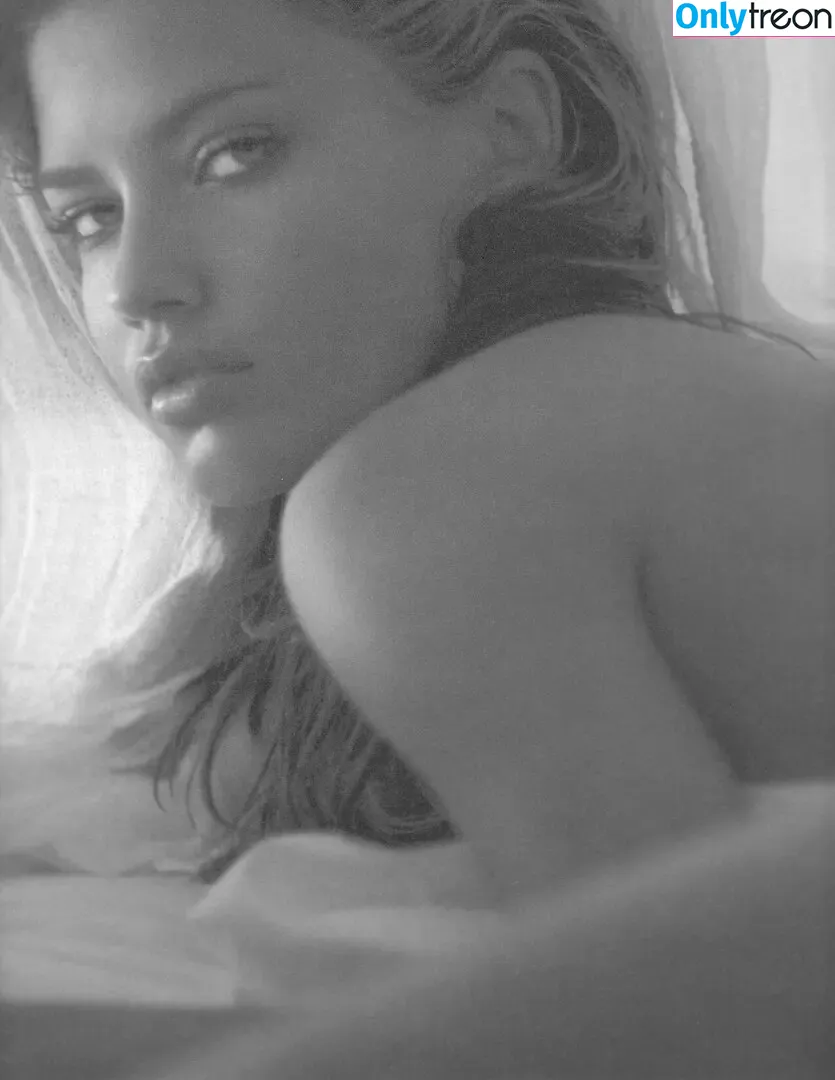 Adriana Lima nude photo #0842 (AdrianaLima / adrivainilla)