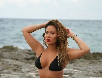 Adrienne Bailon / adriennebailon фото голая #0095