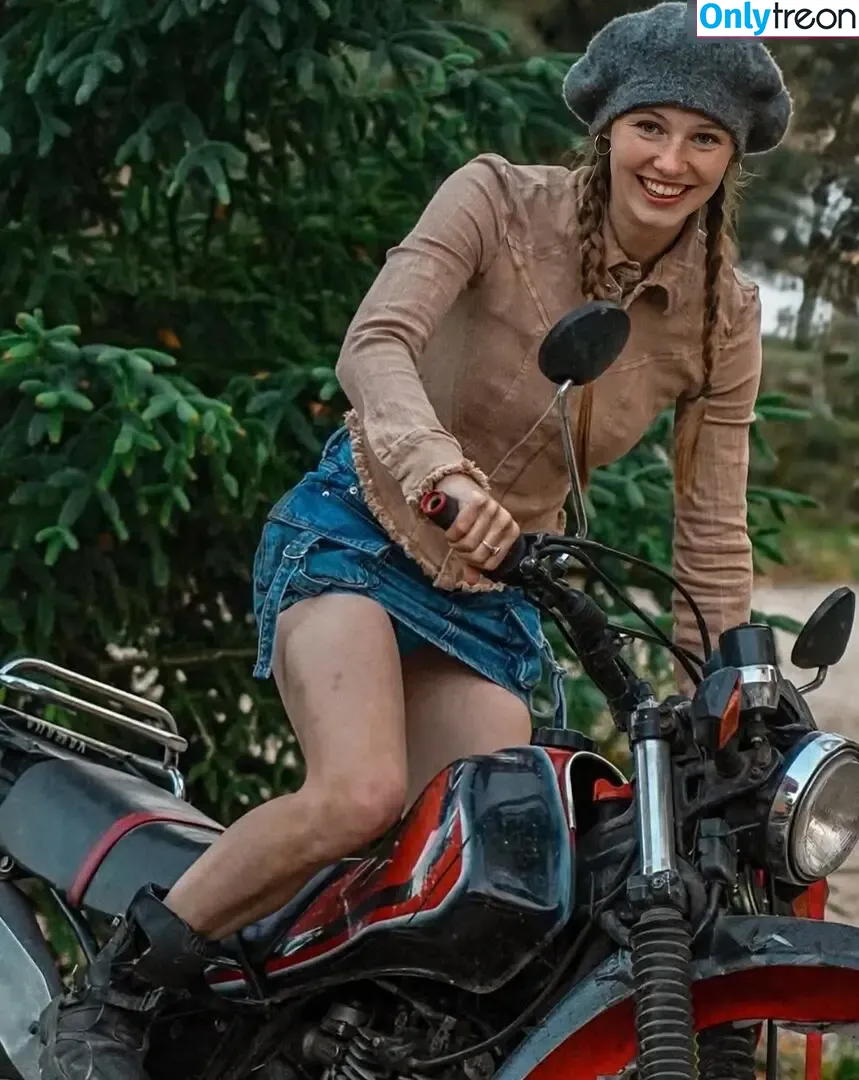 Affe auf Bike nude photo #0592 (affe_auf_bike)