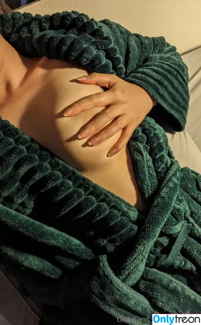 agathist nude photo #0008 (agathist__)