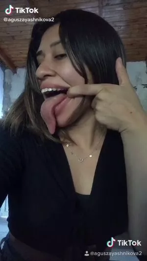 Agus Zayas / Long tongue / iamaguszayas / rayitoarg_24 фото голая #0002