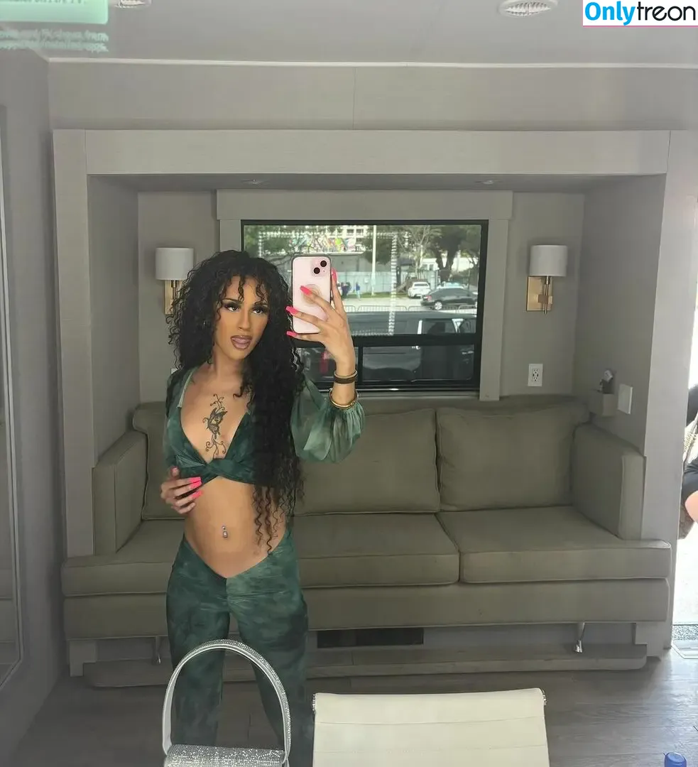 Ahnamac nude photo #0005 (itsahnamac)