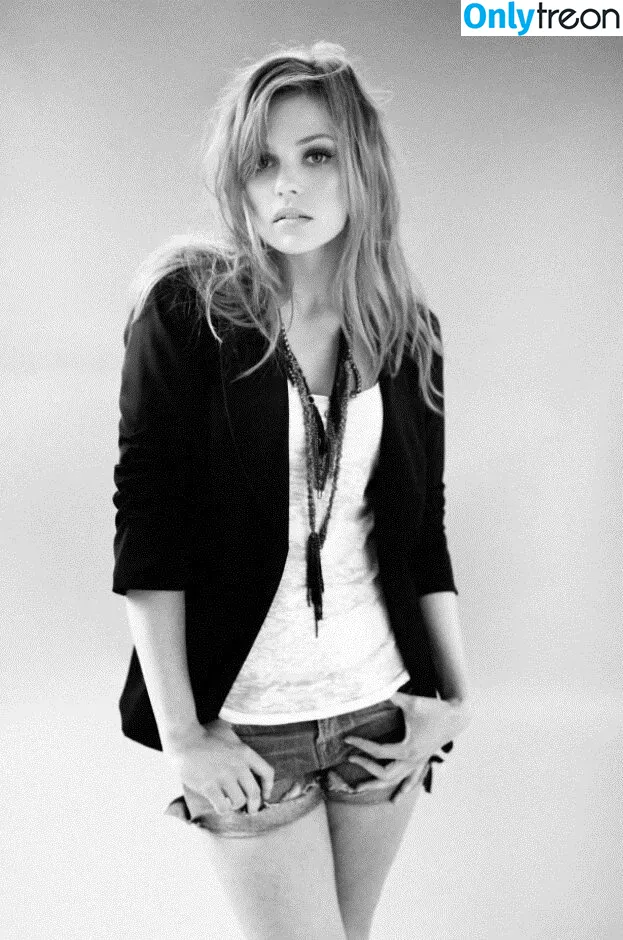 Aimee Richelle Teegarden голая photo #0023 (aimeeteegarden)