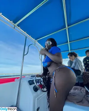 Aiomii nude photo #0001