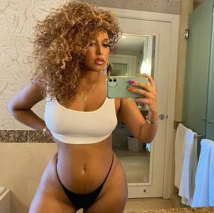 Aisha Thalia / aishaalma / aishathalia фото голая #0002