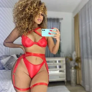 Aisha Thalia / aishaalma / aishathalia фото голая #0006