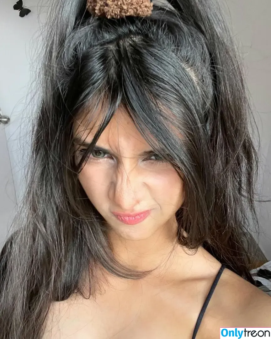 Aishwarya Harishankar nude photo #0137 (aishwaryaharishankar)