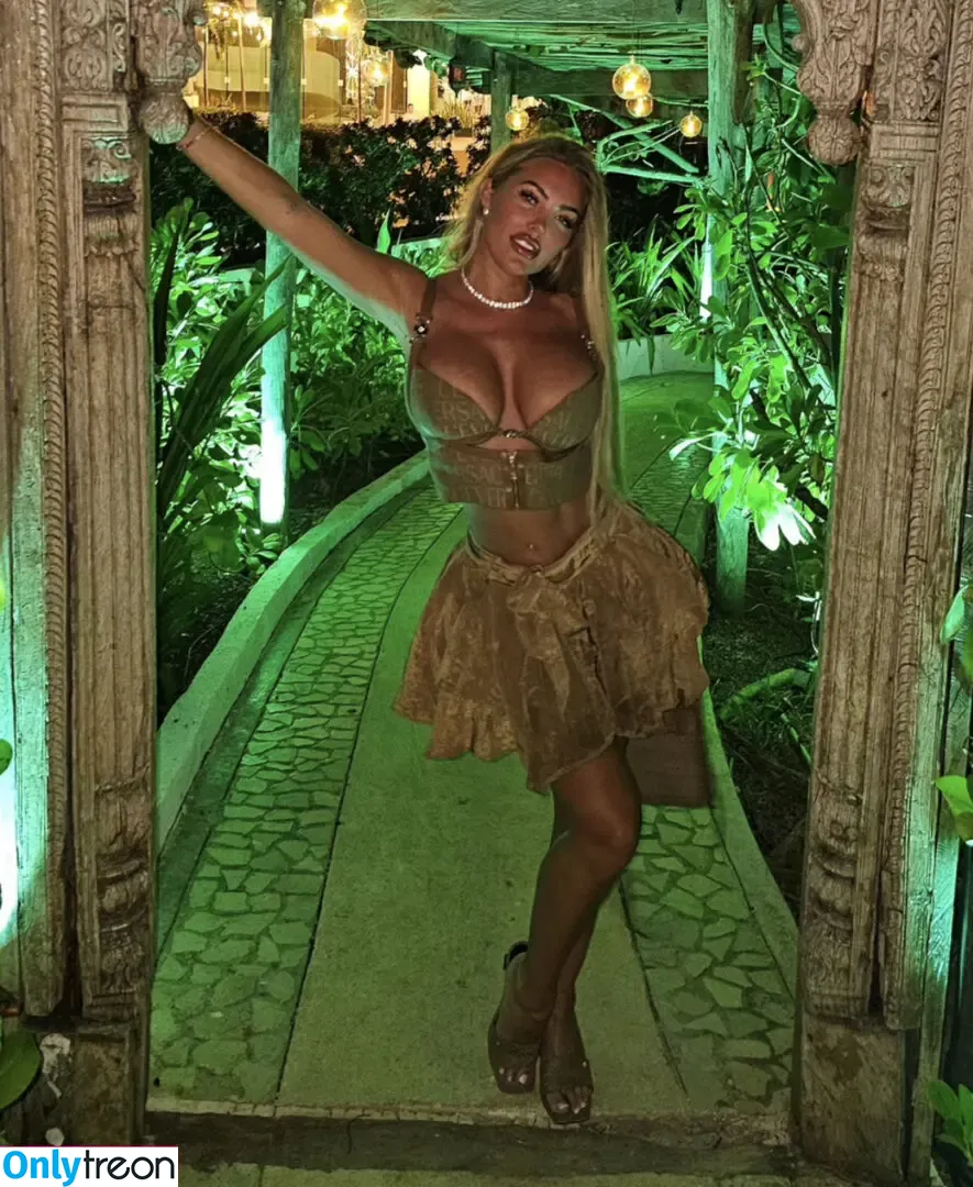 Aisleyne Horgan-Wallace nude photo #0604 (aisleyne1)