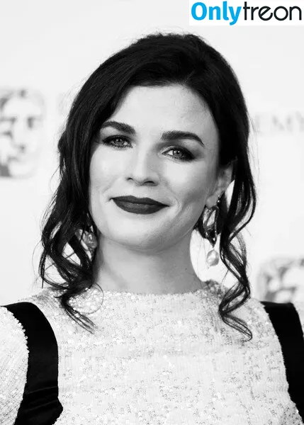 Aisling Bea голая photo #0013 (baby_aisling / weemissbea)