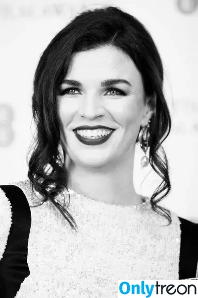 Aisling Bea голая photo #0014 (baby_aisling / weemissbea)