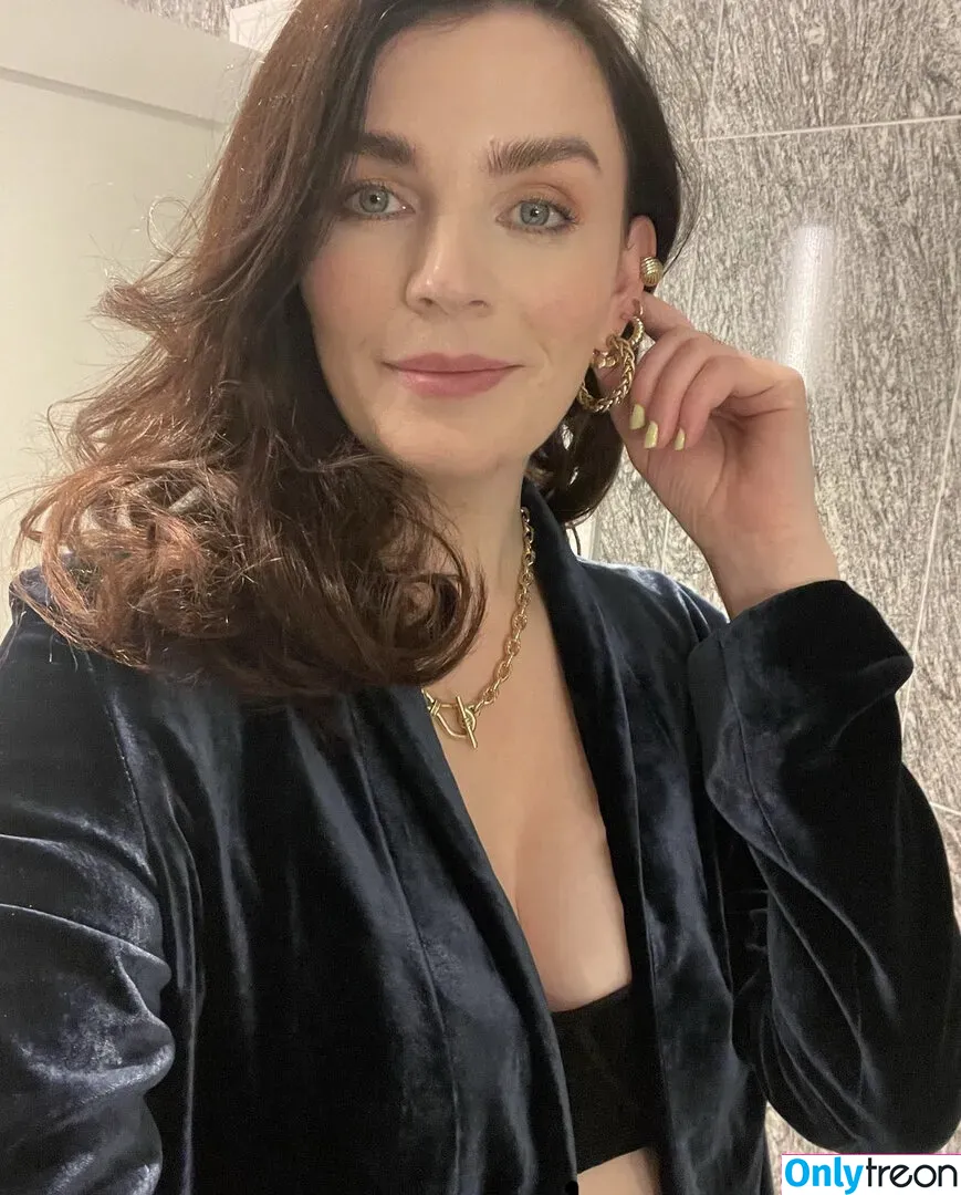 Aisling Bea голая photo #0037 (baby_aisling / weemissbea)