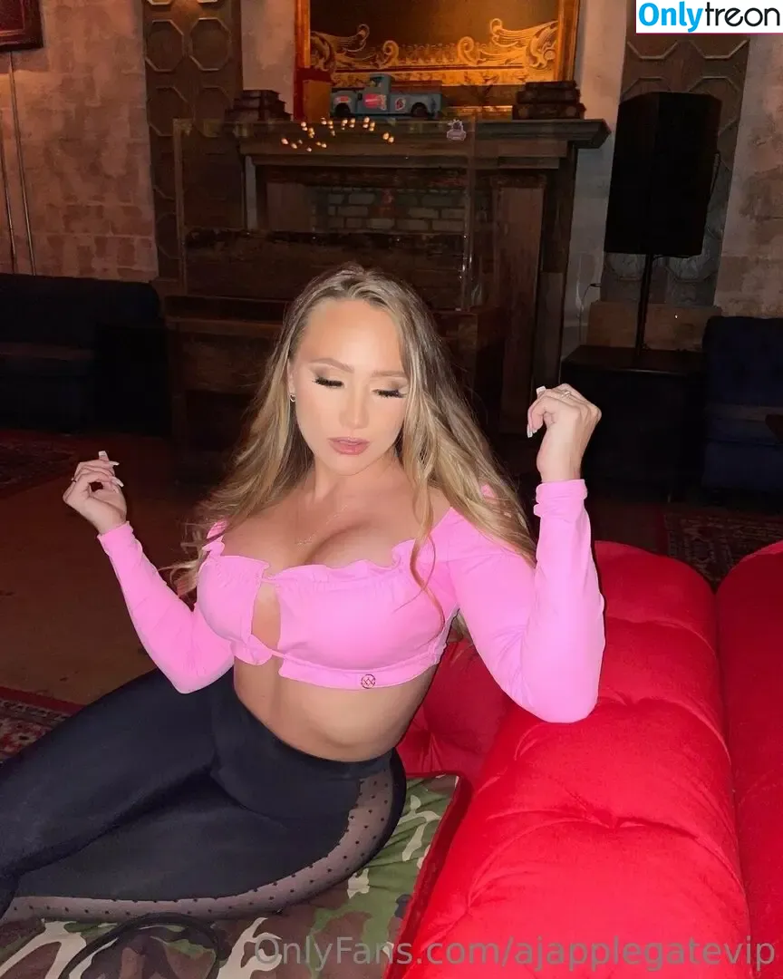 AJ Applegate nude photo #1991 (AJsApplebooty / ajapplegatelive / ajapplegatevip / realajapplegate)