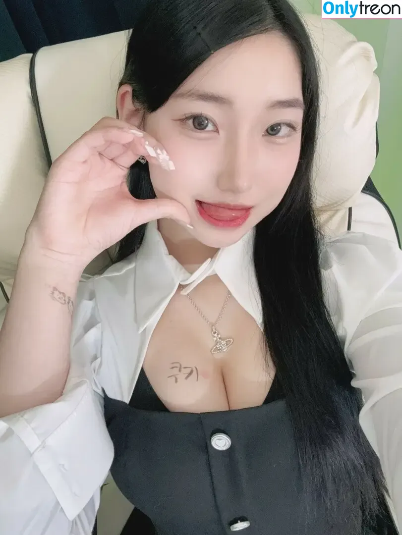 akikxxo nude photo #0002 (akikohentai)