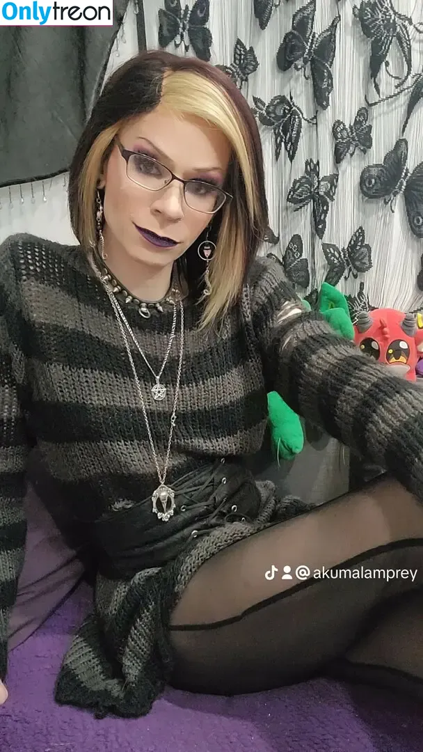 Akumalamprey nude photo #0008 (Akumalamprey)