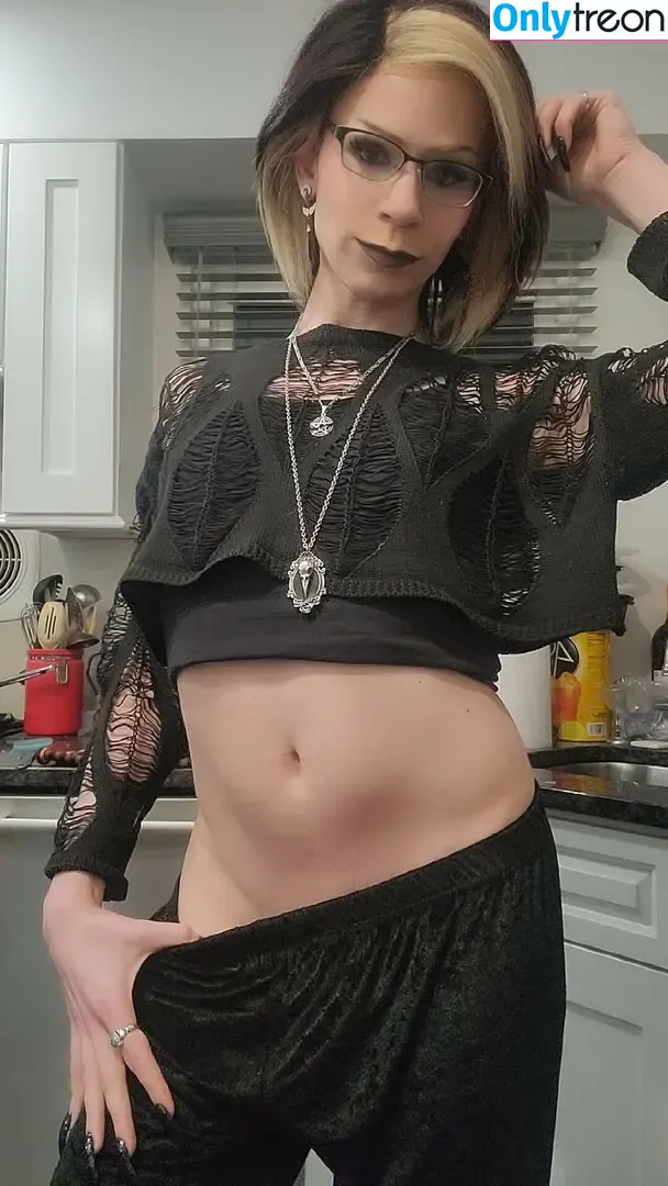 Akumalamprey nude photo #0013 (Akumalamprey)