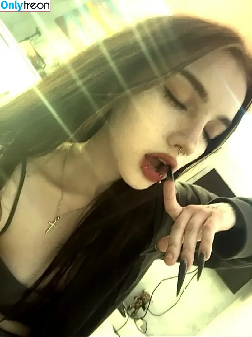 Akumari nude photo #0004 (111.888qw / kumari.rose)