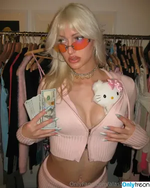 AlaskaHotmess / alaskahotmess2 / goddess-alaska nude photo #0122