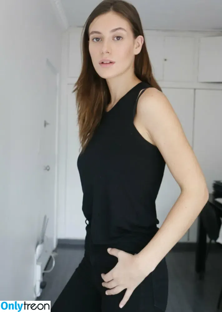 Alejandra Guilmant голая photo #0396 (AleGuilmantFan / aleguilmant)