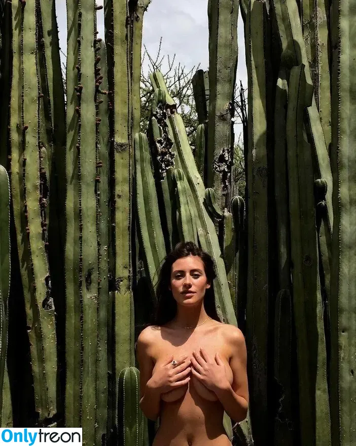 Alejandra Guilmant nude photo #0453 (AleGuilmantFan / aleguilmant)