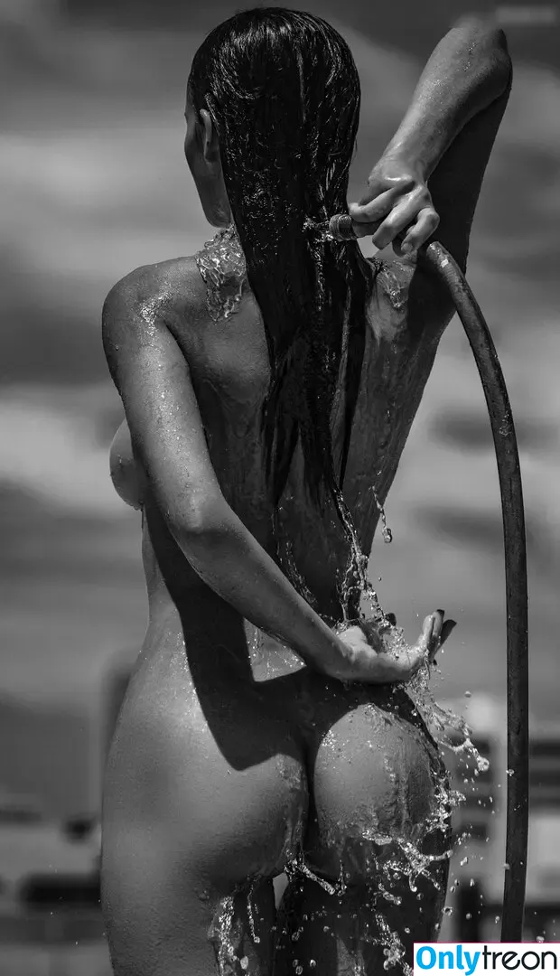 Alejandra Guilmant nude photo #0851 (AleGuilmantFan / aleguilmant)