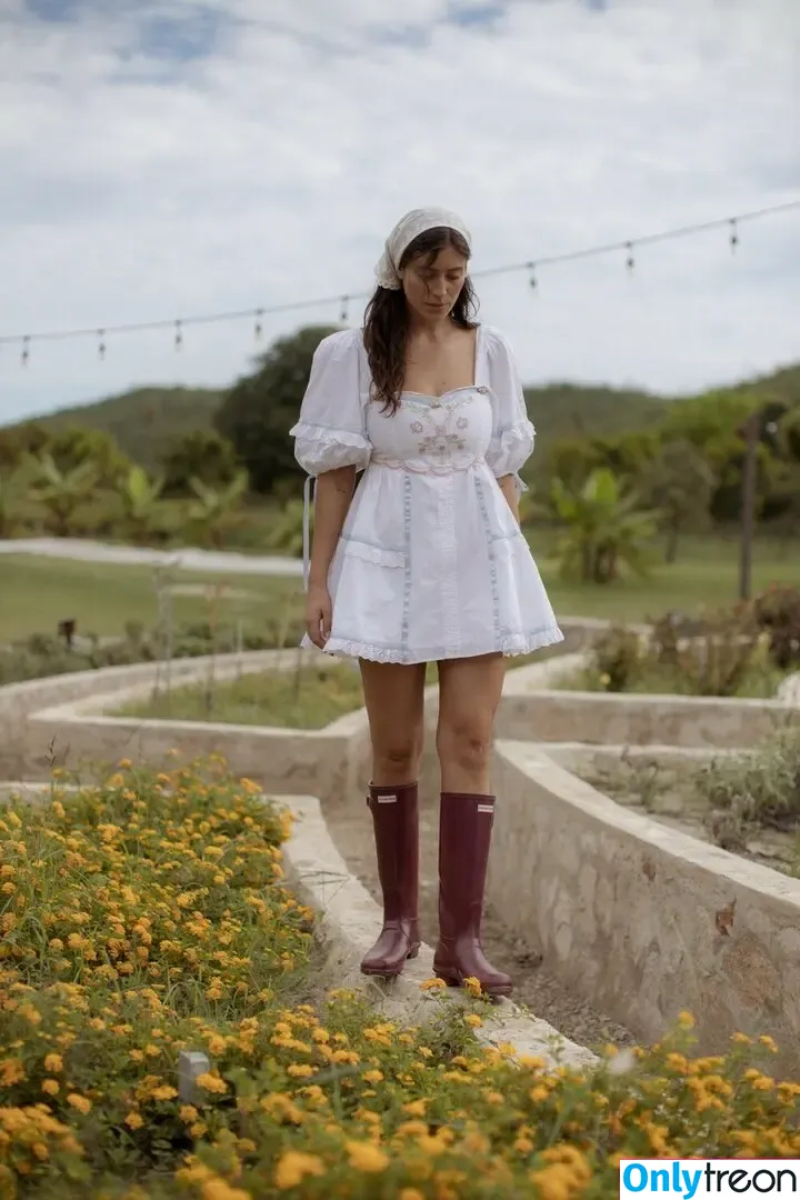 Alejandra Guilmant nude photo #0976 (AleGuilmantFan / aleguilmant)