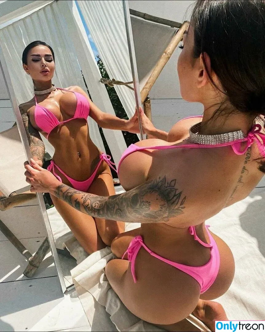 Alena Omovich голая photo #0022 (Alenaomovich / alena_omovych)