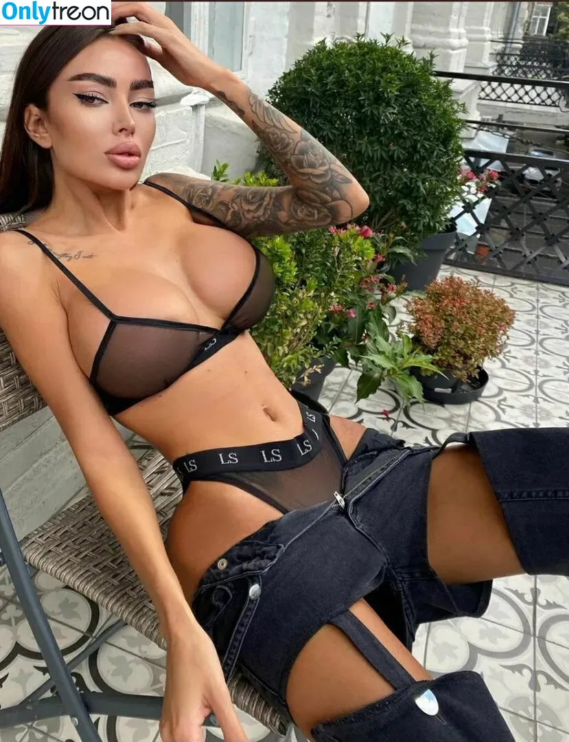 Alena Omovich nude photo #0211 (Alenaomovich / alena_omovych)