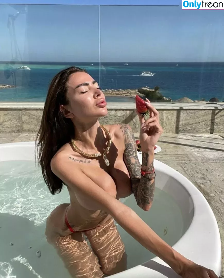 Alena Omovych голая photo #0304 (alena_omovych / alenaomovich)