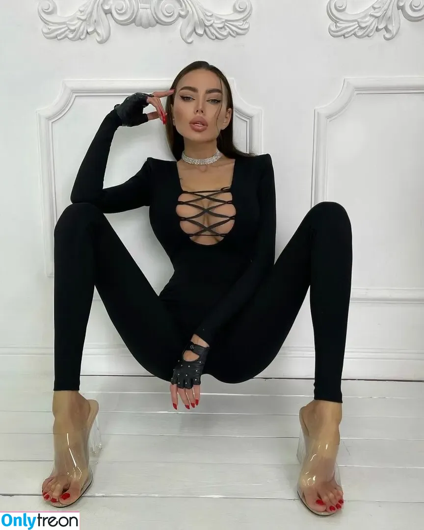 Alena Omovych nude photo #0733 (alena_omovych / alenaomovich)