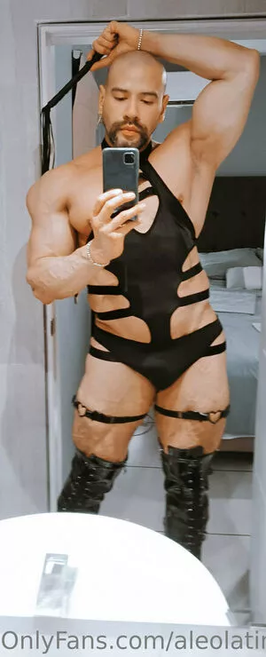 aleolatinoxxx / aleolatinoxx_oficial nude photo #0039