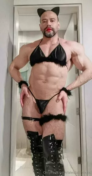 aleolatinoxxx / aleolatinoxx_oficial nude photo #0084