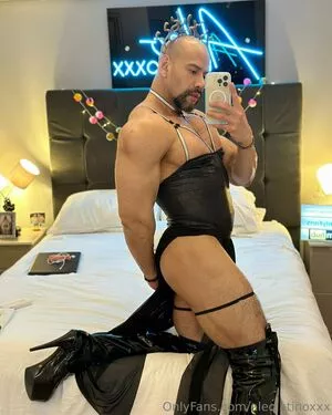 aleolatinoxxx / aleolatinoxx_oficial nude photo #0107
