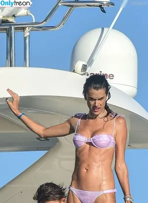 Alessandra Ambrosio / alelovesanja / alessandraambrosio nude photo #2889