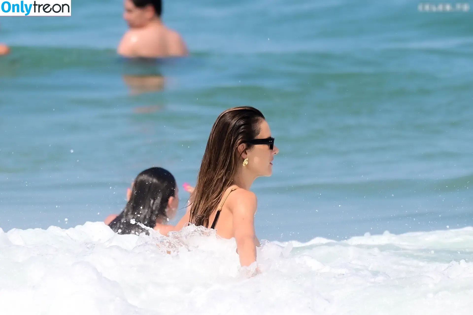 Alessandra Ambrosio nude photo #2450 (aleambrosio / alelovesanja / alessandraambrosio)