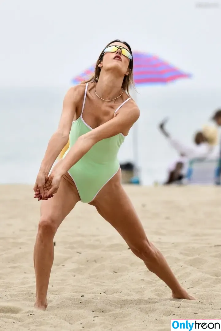 Alessandra Ambrosio nude photo #2710 (alelovesanja / alessandraambrosio)