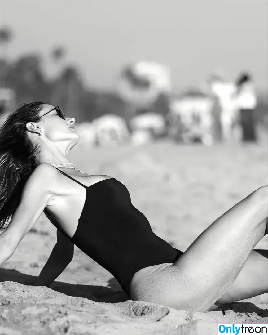Alessandra Ambrosio nude photo #2803 (alelovesanja / alessandraambrosio)