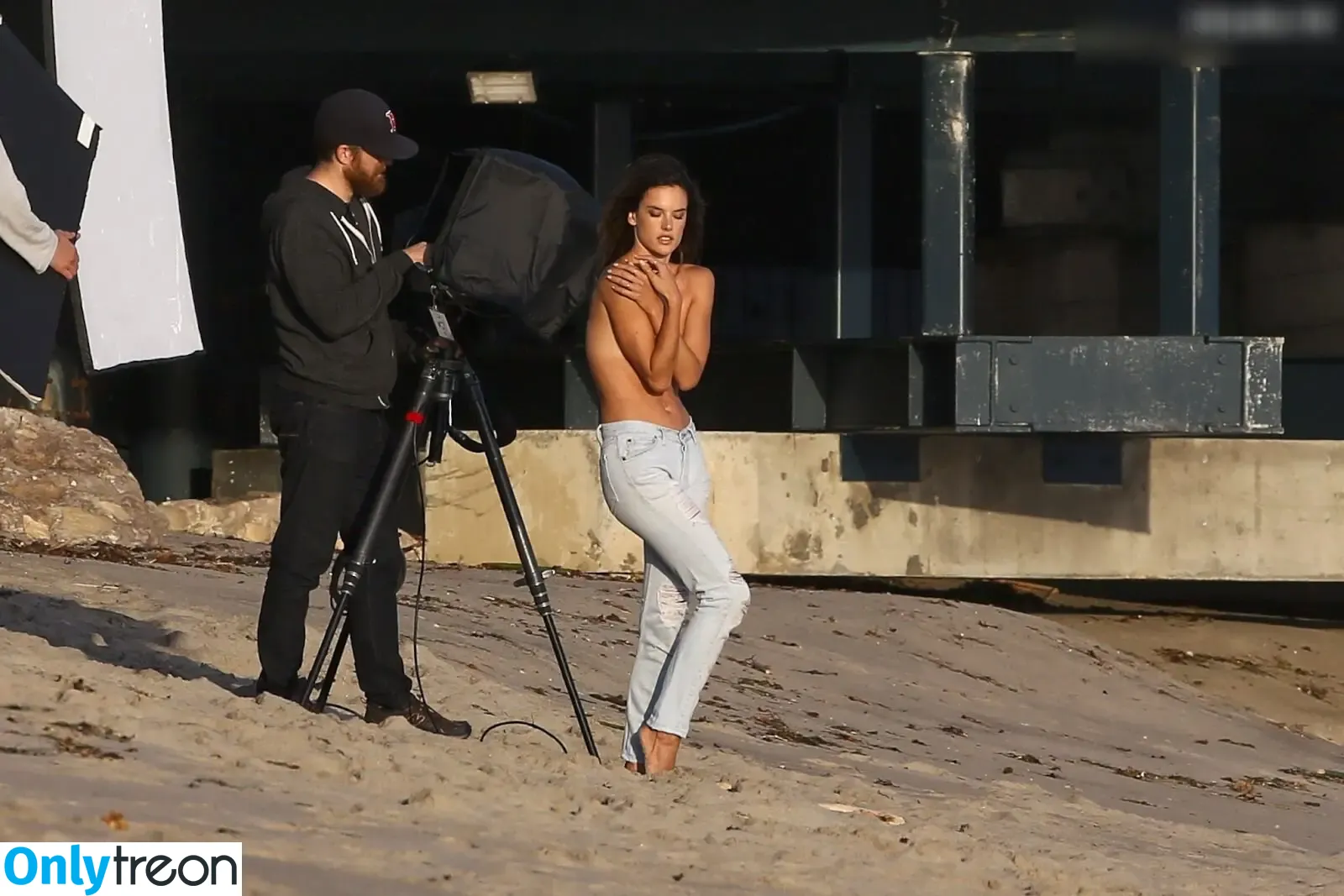 Alessandra Ambrosio nude photo #2987 (alelovesanja / alessandraambrosio)